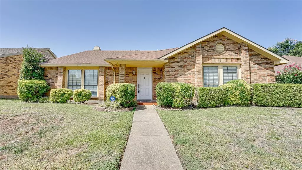 2933 Kingswood Drive, Garland, TX 75040