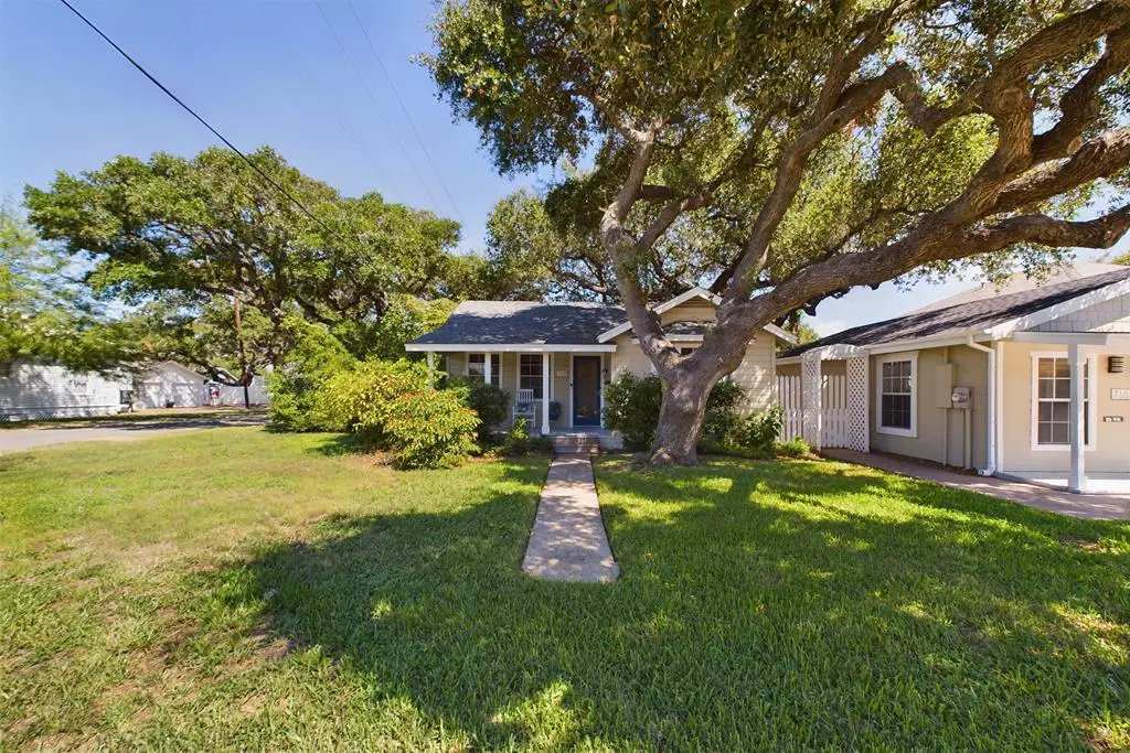 Rockport, TX 78382,718 N live oak