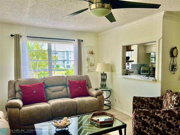 Deerfield Beach, FL 33442,17 Markham A  #17