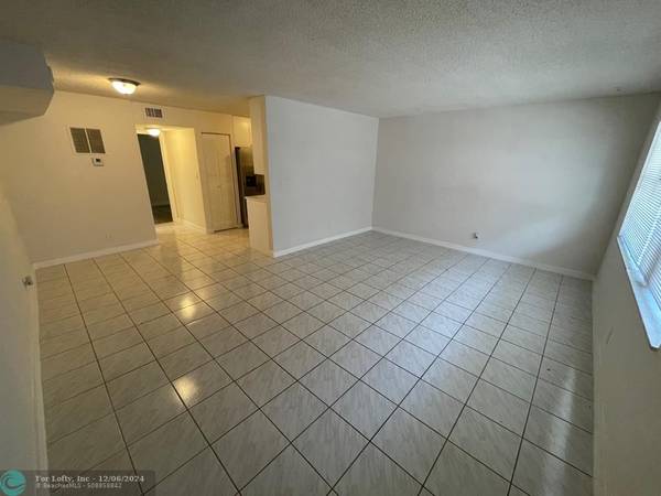 Deerfield Beach, FL 33441,1100 SE 4th Ave  #4