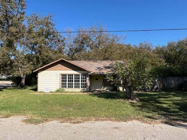 401 E Labadie Avenue E, De Leon, TX 76444