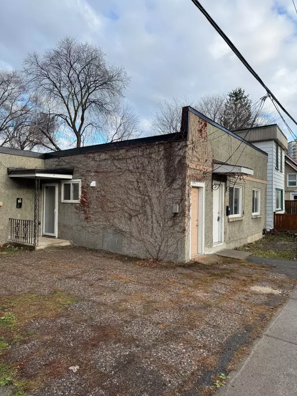 19 Loyer ST, Vanier And Kingsview Park, ON K1L 5V9