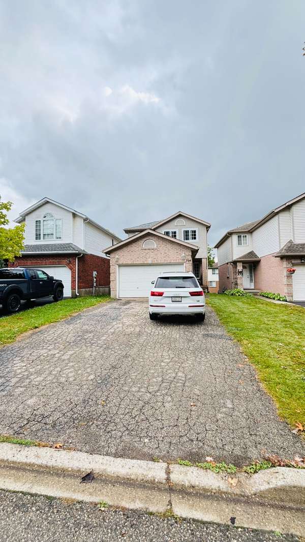 704 Keatswood CRES, Waterloo, ON N2T 2R6