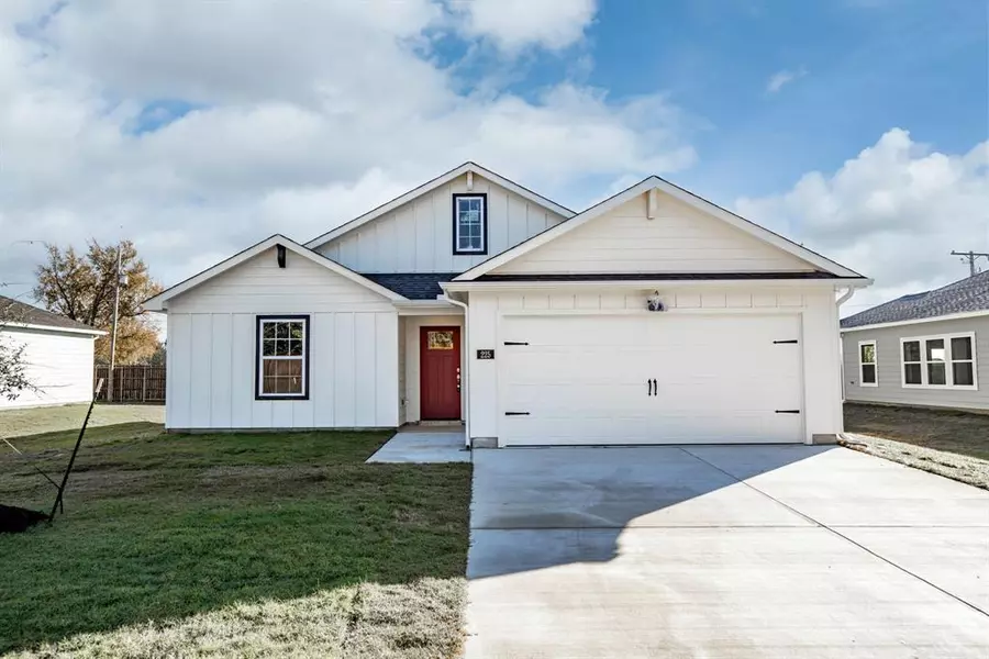 225 Faith Lane, Tioga, TX 76271