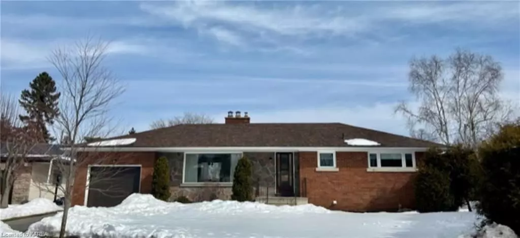 Frontenac, ON K7M 2V7,81 HOLLAND CRES