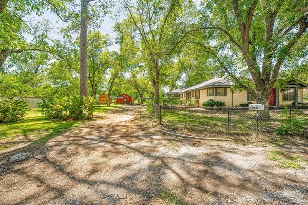 De Leon, TX 76444,232 W Pecan Avenue