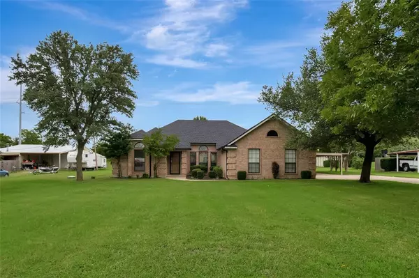 144 Southwood Drive, Burleson, TX 76028