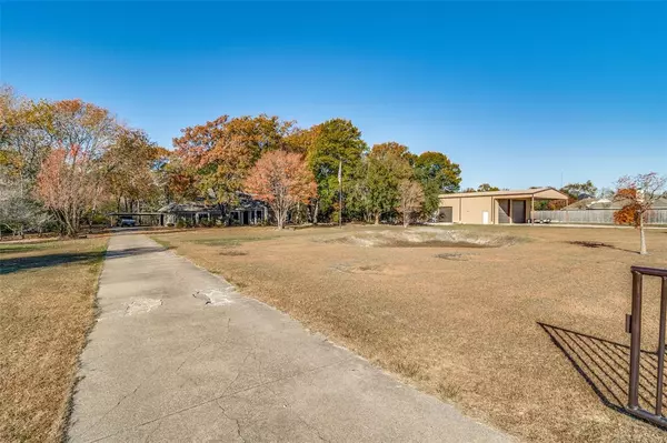 11208 Mason Drive, Lavon, TX 75166