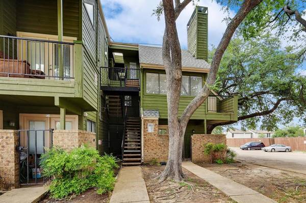 Dallas, TX 75243,9831 Walnut Street #212