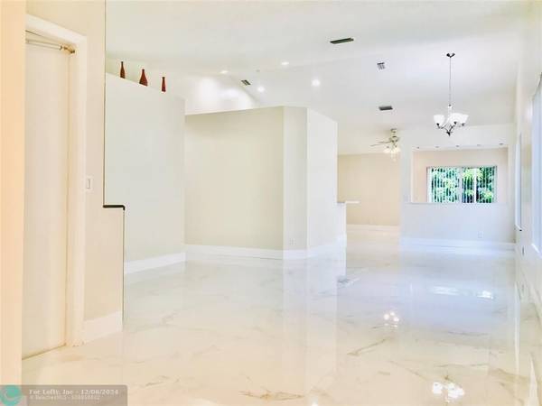 Weston, FL 33331,4379 Dogwood Cir