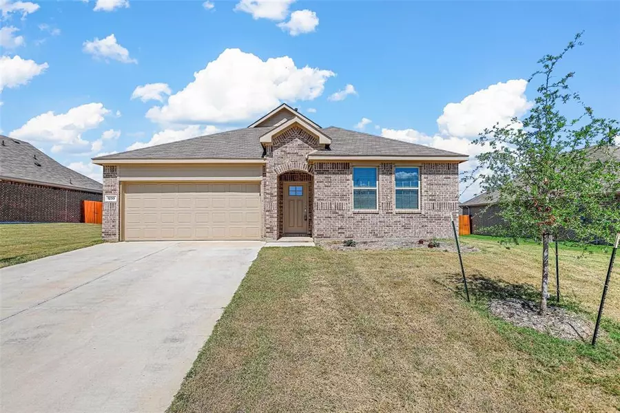 1233 Sycamore Street, Azle, TX 76020