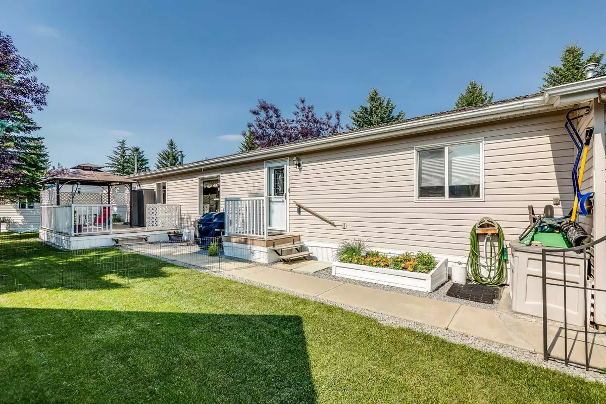 Red Deer, AB T4R 2Z8,2135 Danielle DR