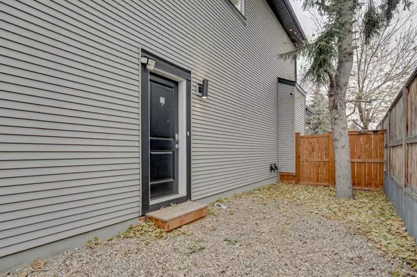 Calgary, AB T2B 1R8,4403 26 AVE SE