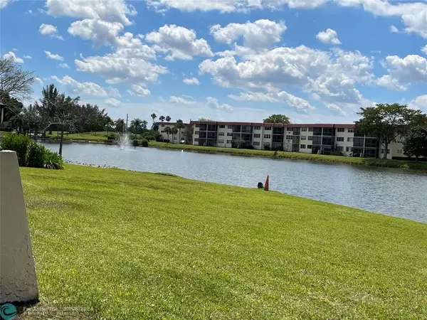 Pembroke Pines, FL 33025,9500 N Hollybrook Lake Dr  #202