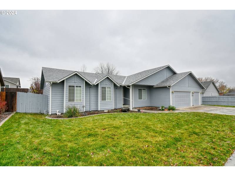 943 W HARTLEY AVE, Hermiston, OR 97838