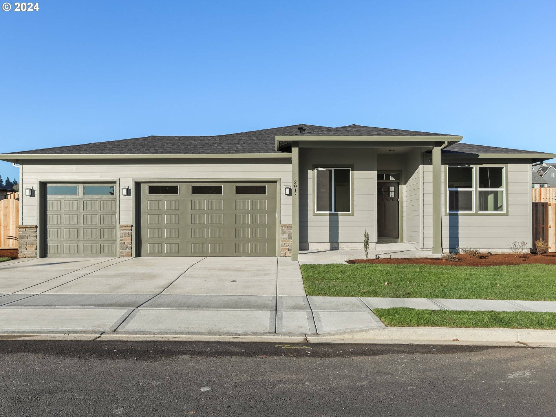 2017 E Badger WAY, La Center, WA 98629