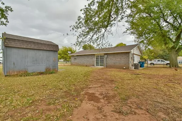 Tuttle, OK 73089,15 NW 6th Street