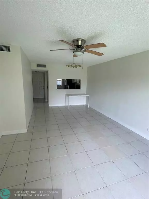 Boca Raton, FL 33433,6832 Palmetto Cir  #206