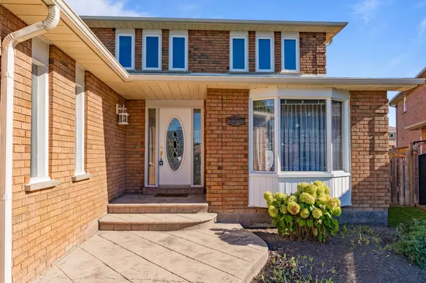 Mississauga, ON L5V 1C9,936 Summerbreeze CT