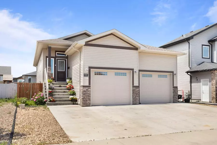 930 Manor PL Southeast, Redcliff, AB T0J 2P0