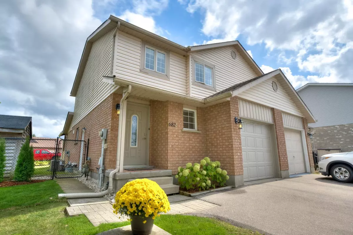 Waterloo, ON N2T 2K3,682 PINEROW CRES #UNIT #A