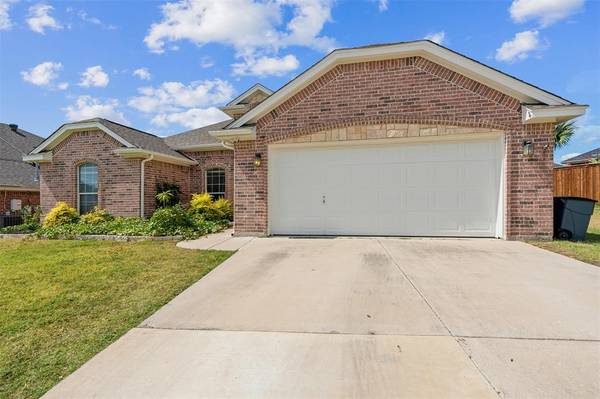 808 Grace Lane, Saginaw, TX 76179