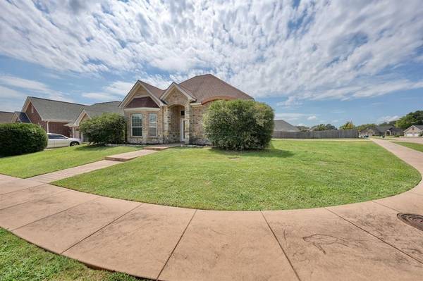 Lindale, TX 75771,712 White Bear Trail