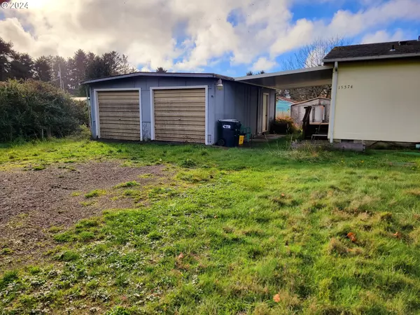 Brookings, OR 97415,15574 CEDAR LN