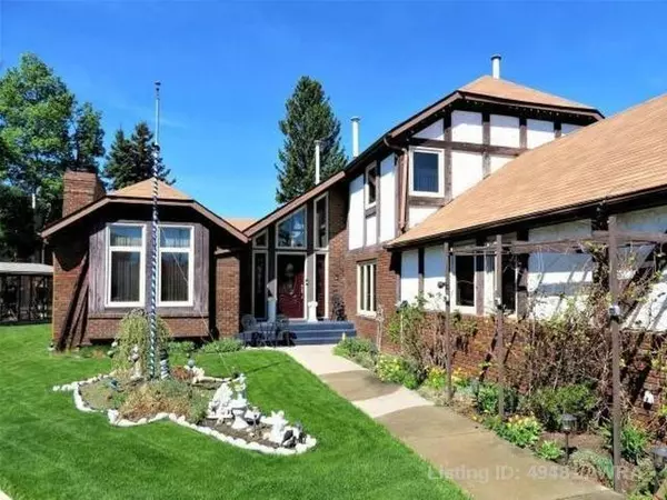 105 MCPHERSON SQ, Hinton, AB T7V 1J9