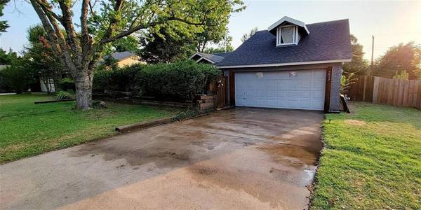 2937 Kimberly Drive, Grapevine, TX 76051