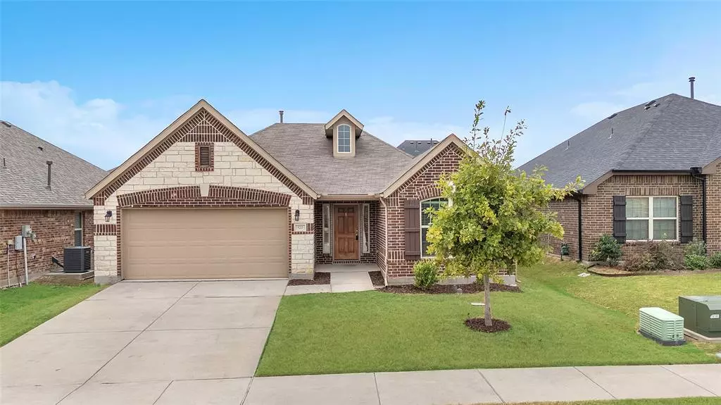 520 Fossil Creek Drive, Little Elm, TX 75068