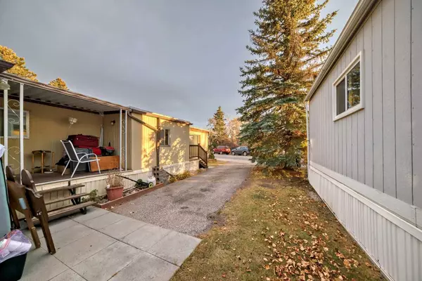 Calgary, AB T3B 5N6,3223 83 ST NW #273