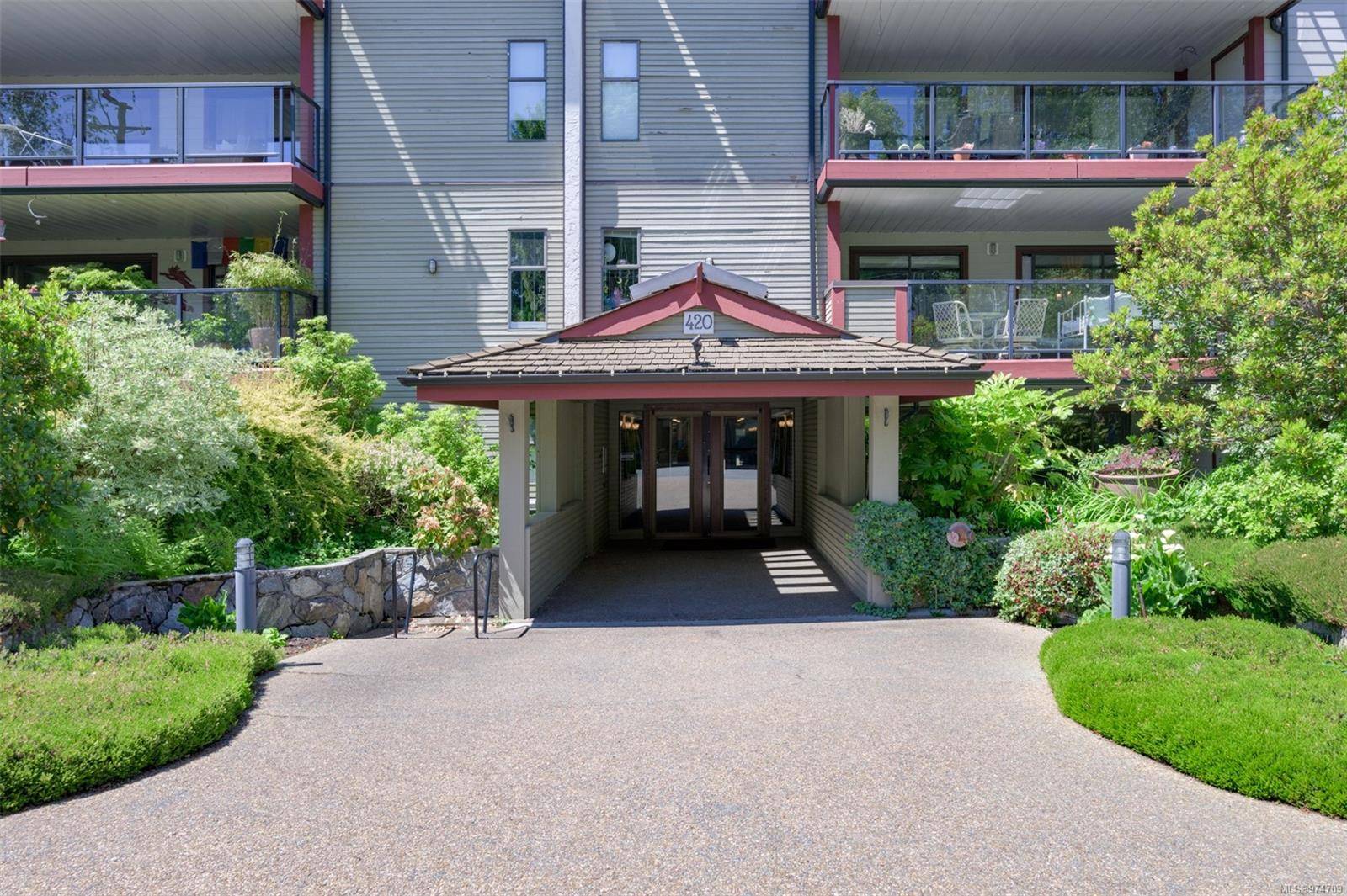 Victoria, BC V8V 2H7,420 Parry St #206