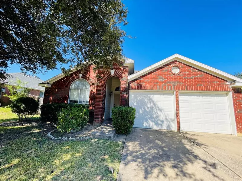 2078 Amherst Drive, Lewisville, TX 75067