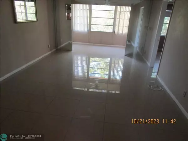 Sunrise, FL 33322,9370 Sunrise Lakes Blvd  #310