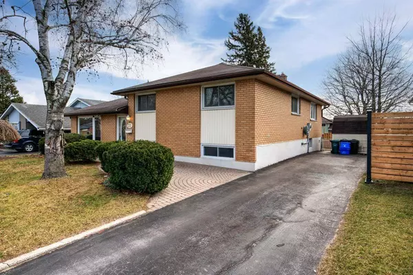 Quinte West, ON K8V 3Z6,21 Manor CRES