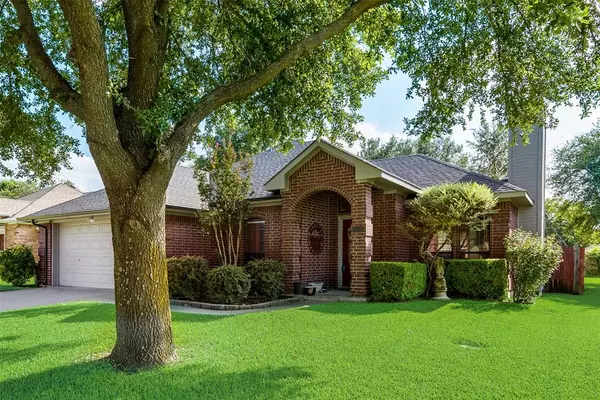 805 Oak Drive, Ennis, TX 75119