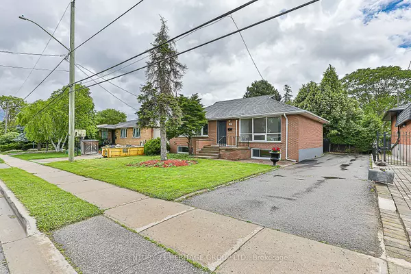 130 Palmer AVE, Richmond Hill, ON L4C 1N8