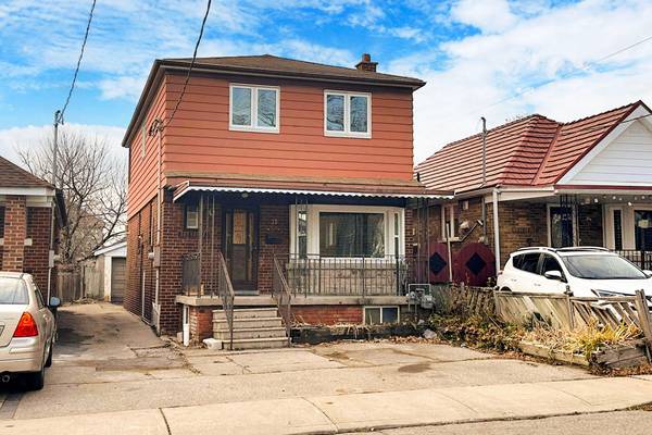 32 Shortt ST, Toronto W04, ON M6E 3X8