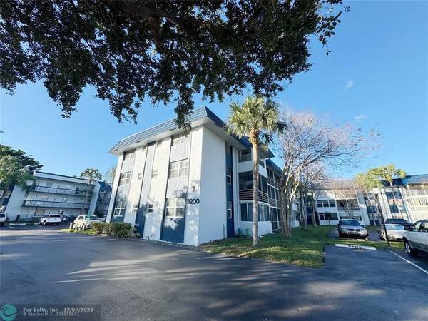 3200 Holiday Springs Blvd  #3-304, Margate, FL 33063