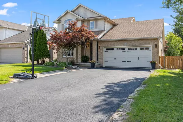 56 Mapleridge CRES,  Thames Centre,  ON N0L 1G3