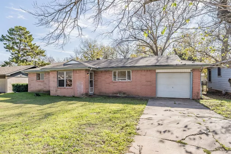 707 Rose Avenue, Cleburne, TX 76033