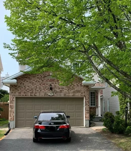 Kanata, ON K2M 2E8,29 Mattawa CRES