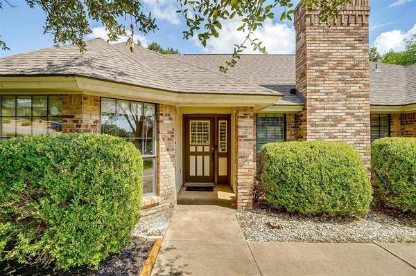 8724 Canyon Crest Road, Fort Worth, TX 76179