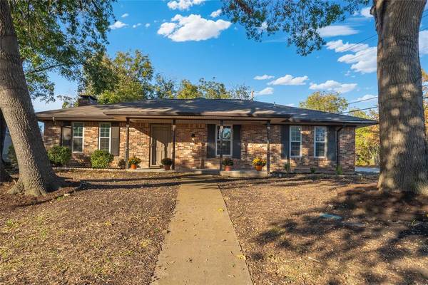 213 Allenwood Drive,  Allen,  TX 75002