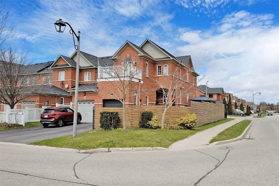 2 Macmillan AVE, Whitby, ON L1R 3H4