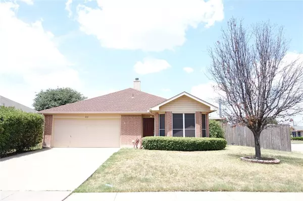 2104 Bosswood Drive, Grand Prairie, TX 75052