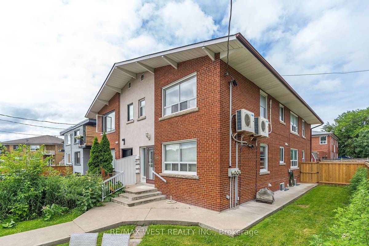 Toronto W07, ON M8Y 3A8,34 Penhurst AVE #2nd Flr