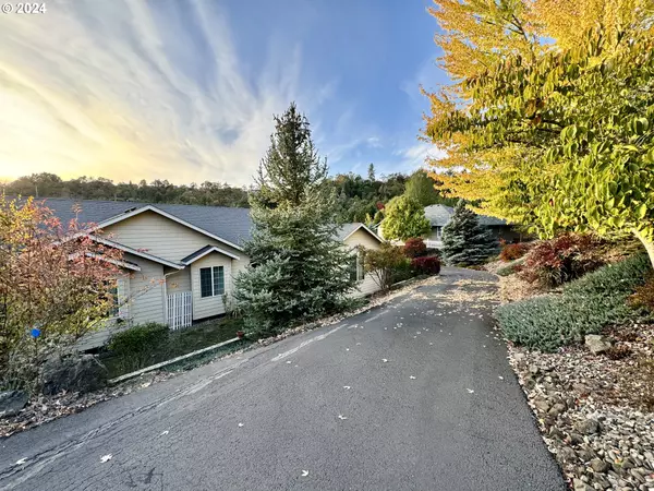 2792 NW DAYSHA DR, Roseburg, OR 97471