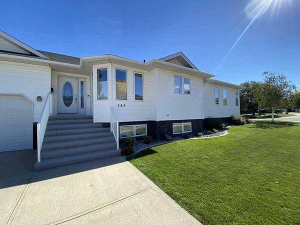 Lethbridge, AB T1K 8A4,133 Rivermont CRES West